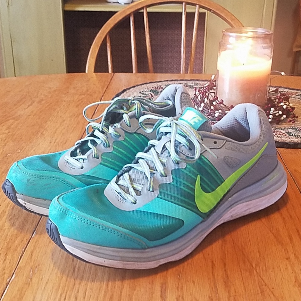Nike Tennis Shoes